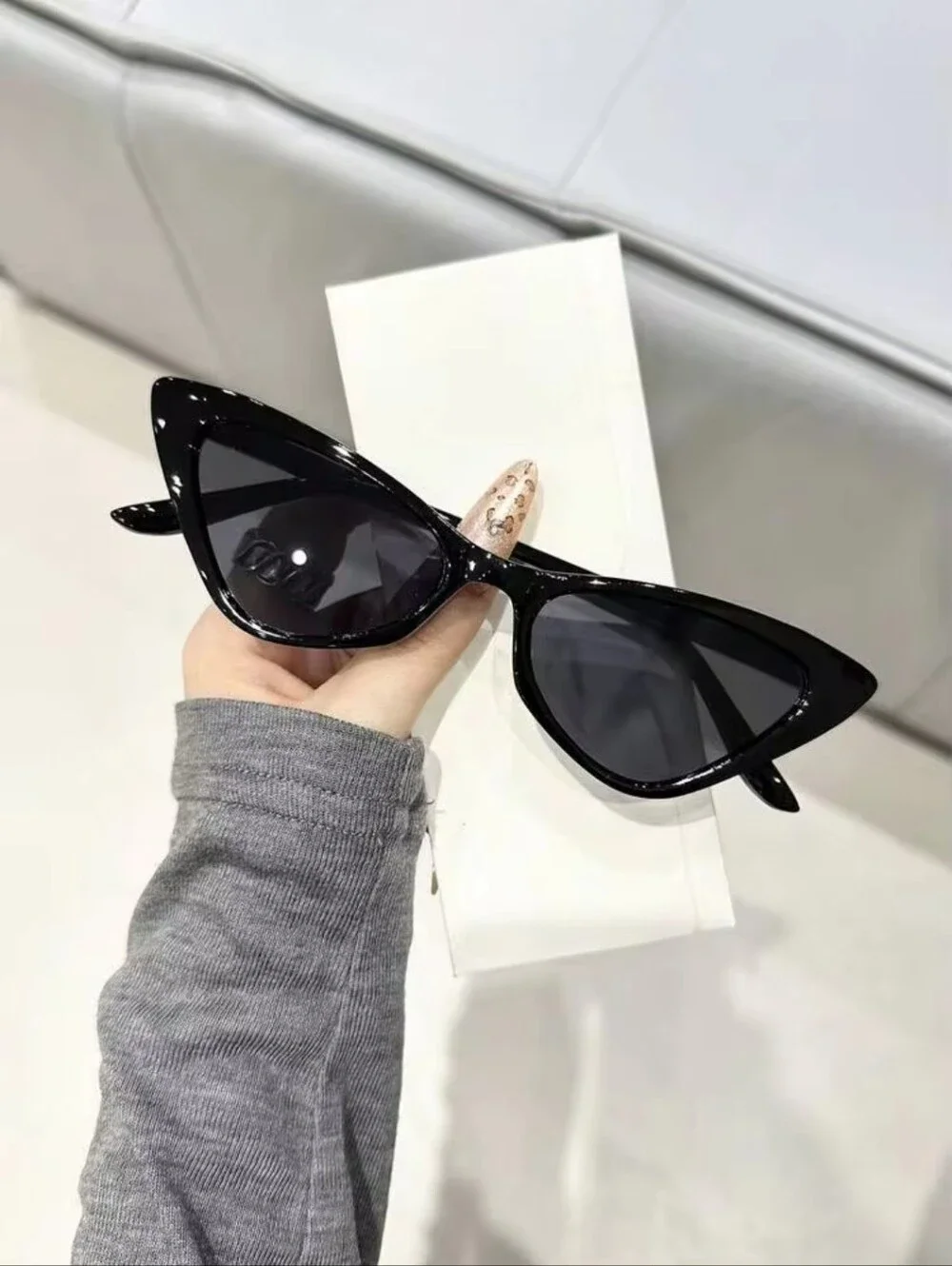 Women's Black Cat-Eye Sunglasses - Fashionable Shades
